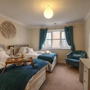 Sunnydale Serviced - Wakefield, Spacious Wakefield